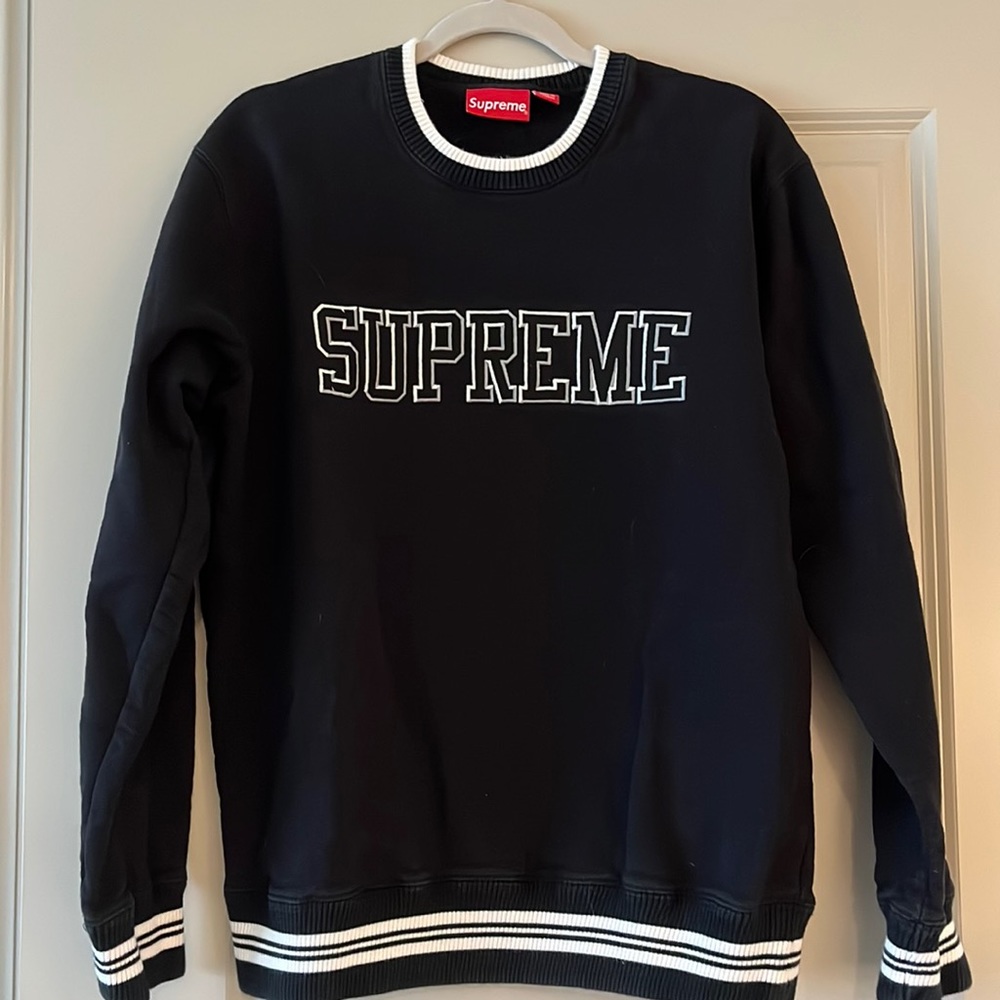 Supreme black sweatshirt with white trim; ribbed bottom, like new!   Size Large